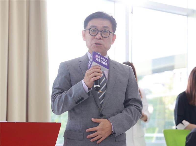 Tsao, Chia-Wen, the section chief of BIP Investment Services Division, gives welcome speech. 