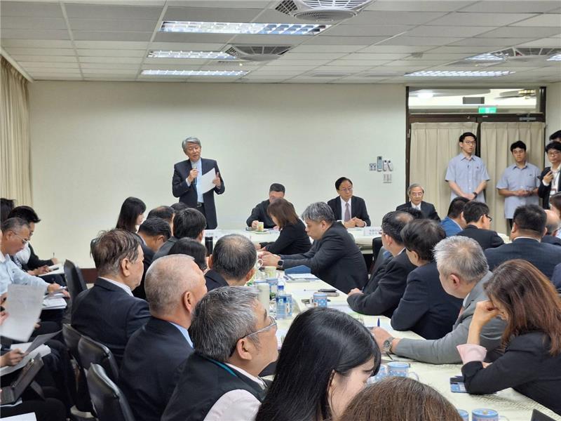 行政院卓院長傾聽桃園地區產業心聲 因應美國關稅問題爭取廠商最大利益(行政院卓院長、郭智輝部長傾聽桃園地區產業心聲 因應美國關稅問題爭取廠商最大利益)