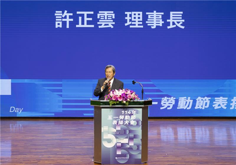 園管局表揚112位模範勞工 五一勞動節齊心共築幸福職場(中華民國工業區廠商聯合總會許正雲理事長表示感謝園管局對於員工權利的保障，也謝謝模範勞工們對於廠商的大力協助。)