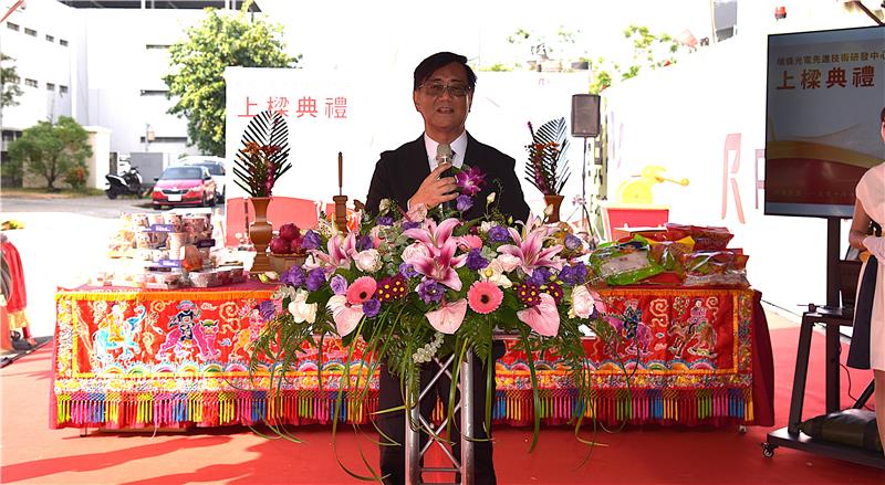 經濟部產業園區管理局高屏分局吳淼文分局長於上梁典禮致詞。.JPG