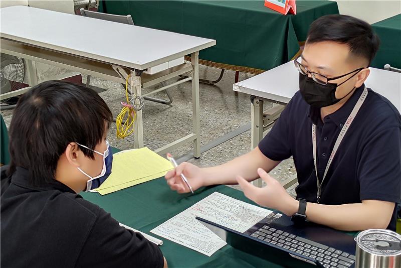 高屏分局呼籲求職朋友，把握與雇主面對面應徵機會，增加錄取機率