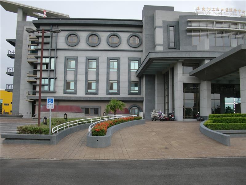 行動不便者使用設施--無障礙坡道