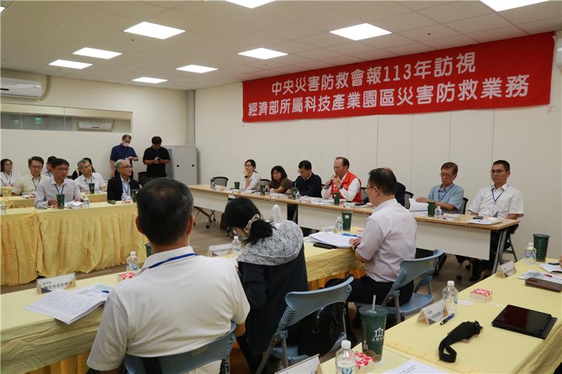 行政院訪視經濟部工業管線及科技產業園區災害防救業務 展現強化民生與產業安全防護決心(113年經濟部何次長晉滄(左3)陪同行政院季政委連成(右4)訪視經濟部所屬科技產業園區災害防救業務)