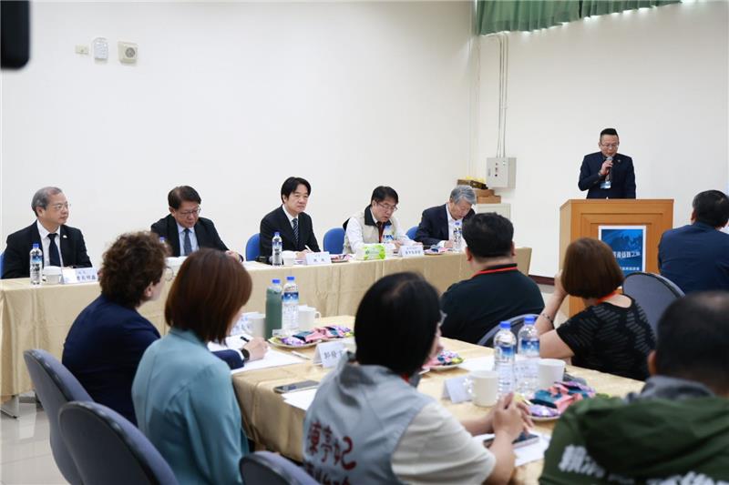 賴清德總統臺南產業傾聽之旅 全力協助產業應對美關稅衝擊(產業代表安平廠協會鄭丞焜理事長反映對於美國關稅，產業需要政府協助事項)