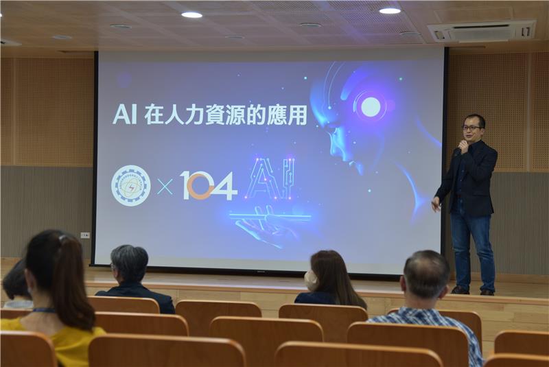 instructor Li Kui-Lin, chief data officer from 104 HR Bank, to share a lecture on “The Application of AI in Human Resources."