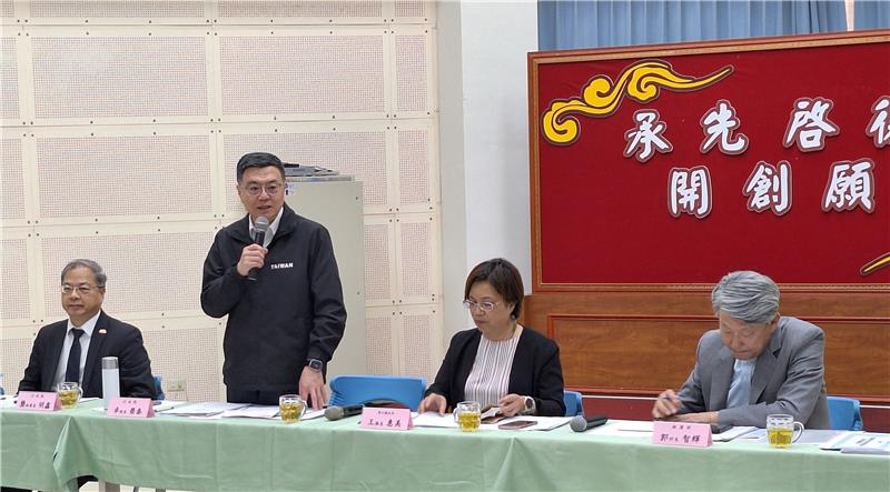 因應美國關稅問題 院長傾聽彰化地方產業需求(卓院長傾聽彰化產業心聲，表示政府已提早因應關稅問題，積極與美國談判，會隨時與民眾報告進度，爭取國家最大利益)