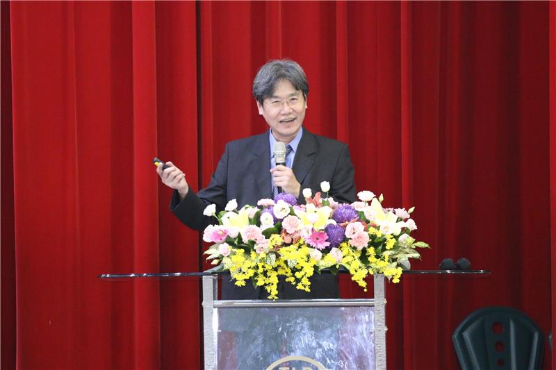 1120912 加工處舉辦「圖利與便民之區辨與諮詢廉政治理研討會」(外貿協會高雄辦事處張世昌主任介紹2023國際經商環境).JPG