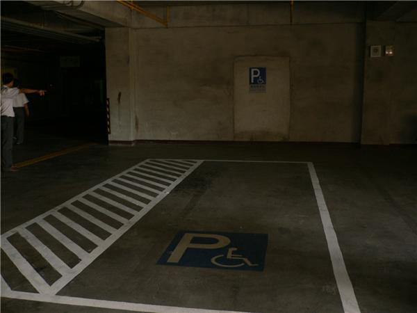 於1樓室內停車場設置無障礙汽車停車格位