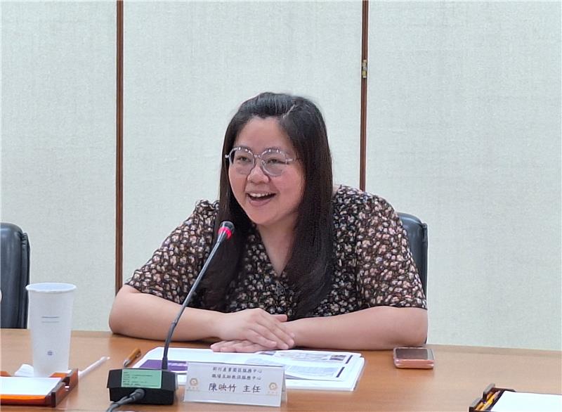 1150427 新竹產業園區服務中心職場互助教保服務中心陳映竹主任說明教保中心貼近生活課程。.jpg