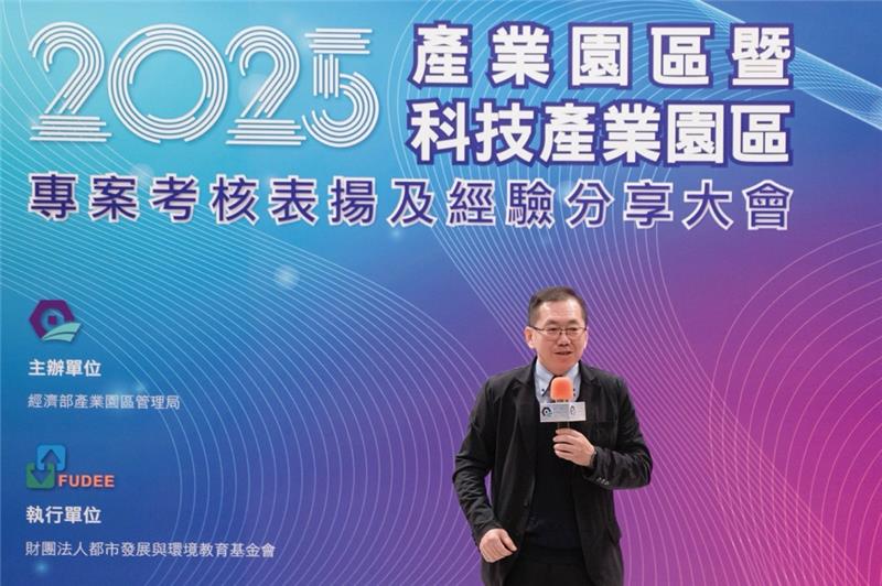 園管局楊局長致詞，勉勵園區服務中心持續精進，共同為產業發展注入動能.jpg